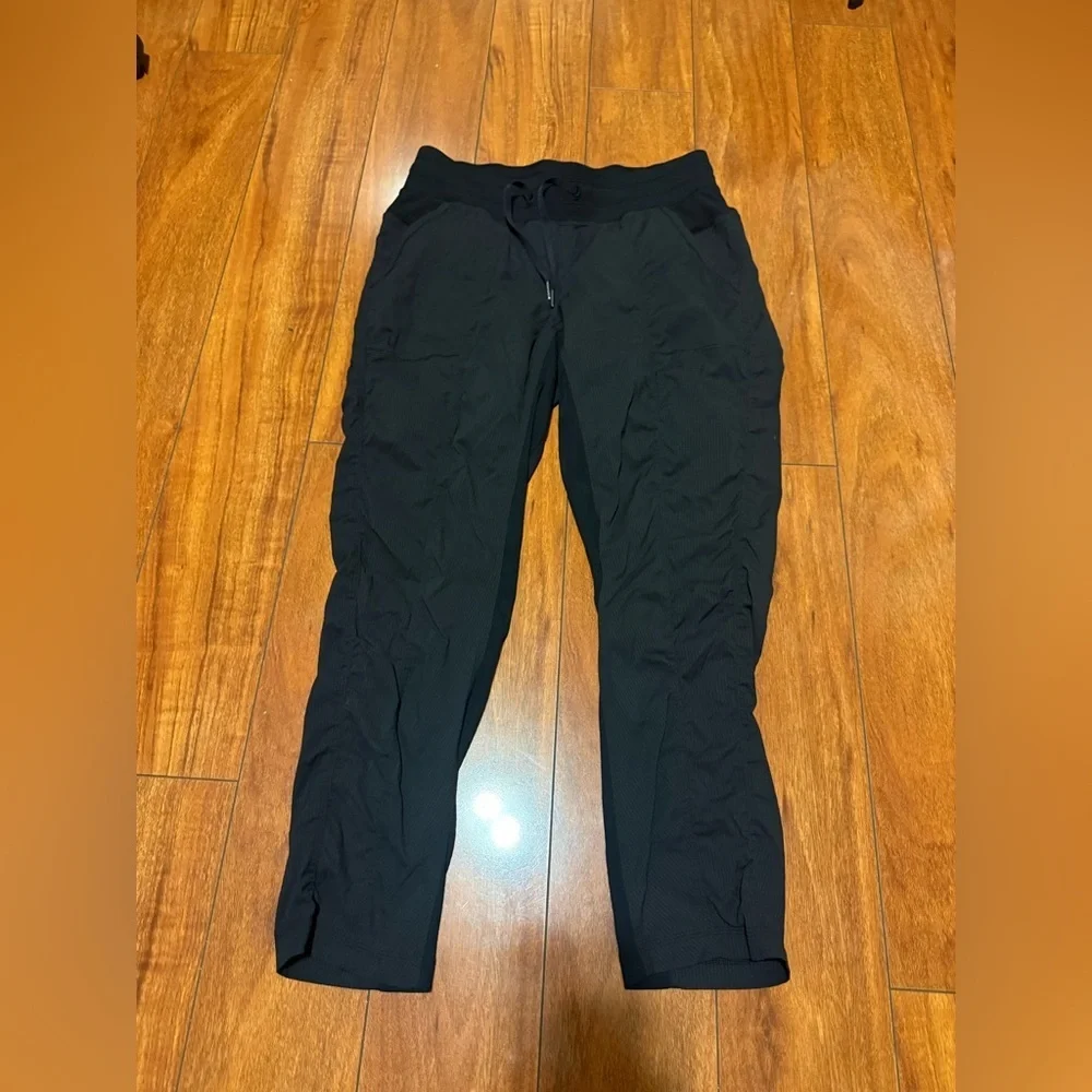 Lululemon athletica women Black Jogger Pants - Comfort Fit